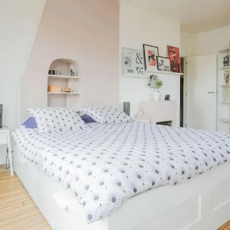 Charming In The 20th Apartment *